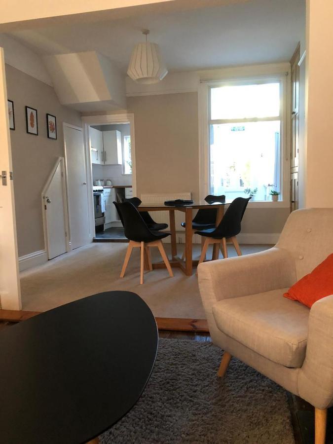 Radford Place - - Patio&garden - - Chiefs - Uni -wifi *