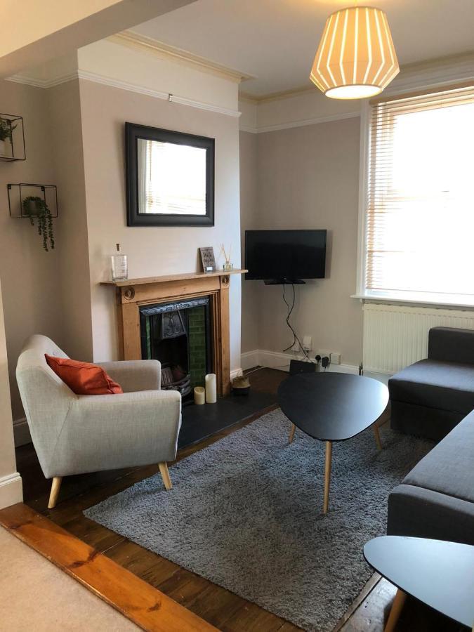 Radford Place - - Patio&garden - - Chiefs - Uni -wifi *