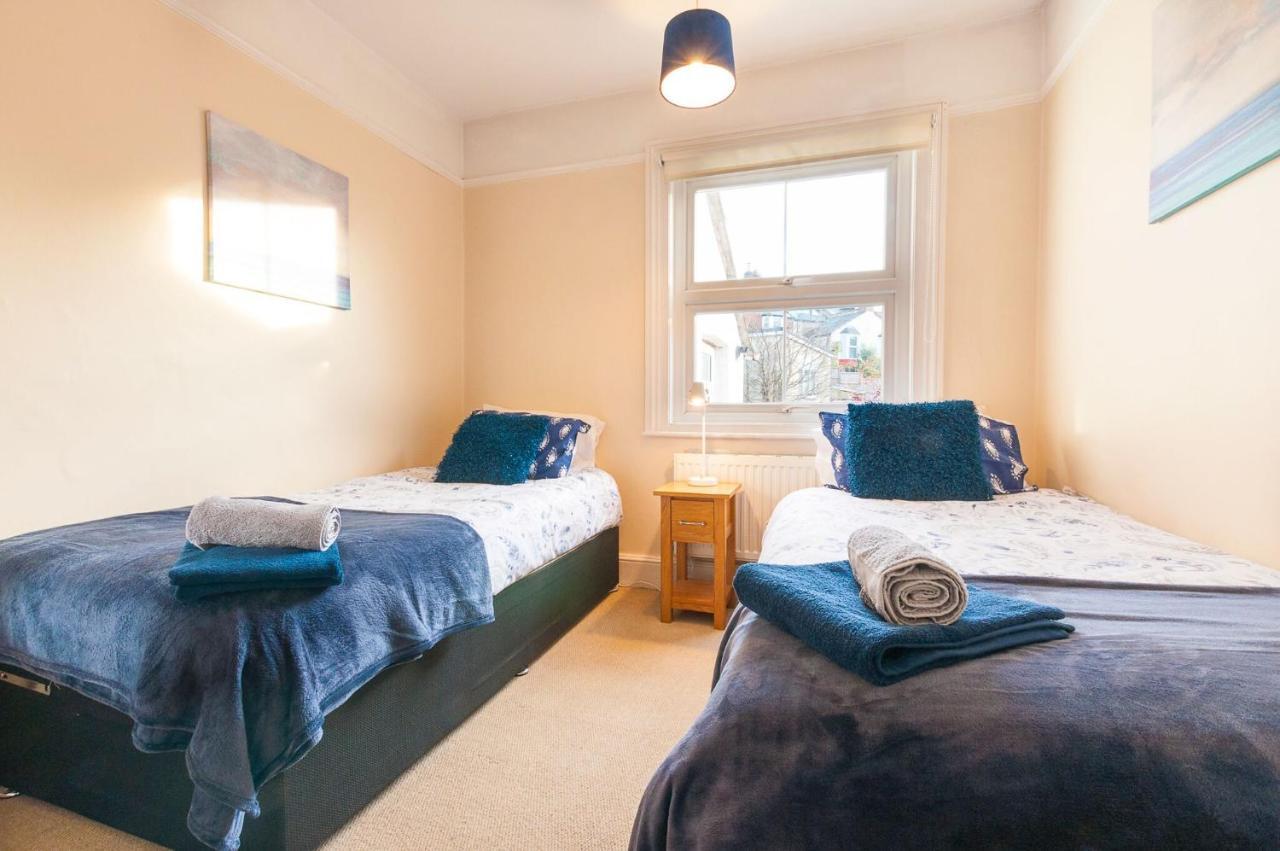Radford Place - - Patio & Garden - - Chiefs - Uni -wifi *