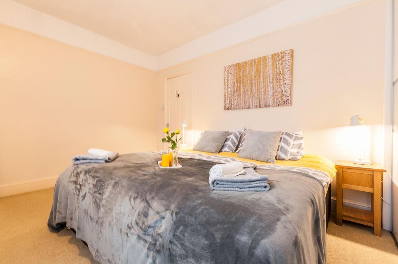 Radford Place - - Patio & Garden - - Chiefs - Uni -wifi Holiday home Exeter