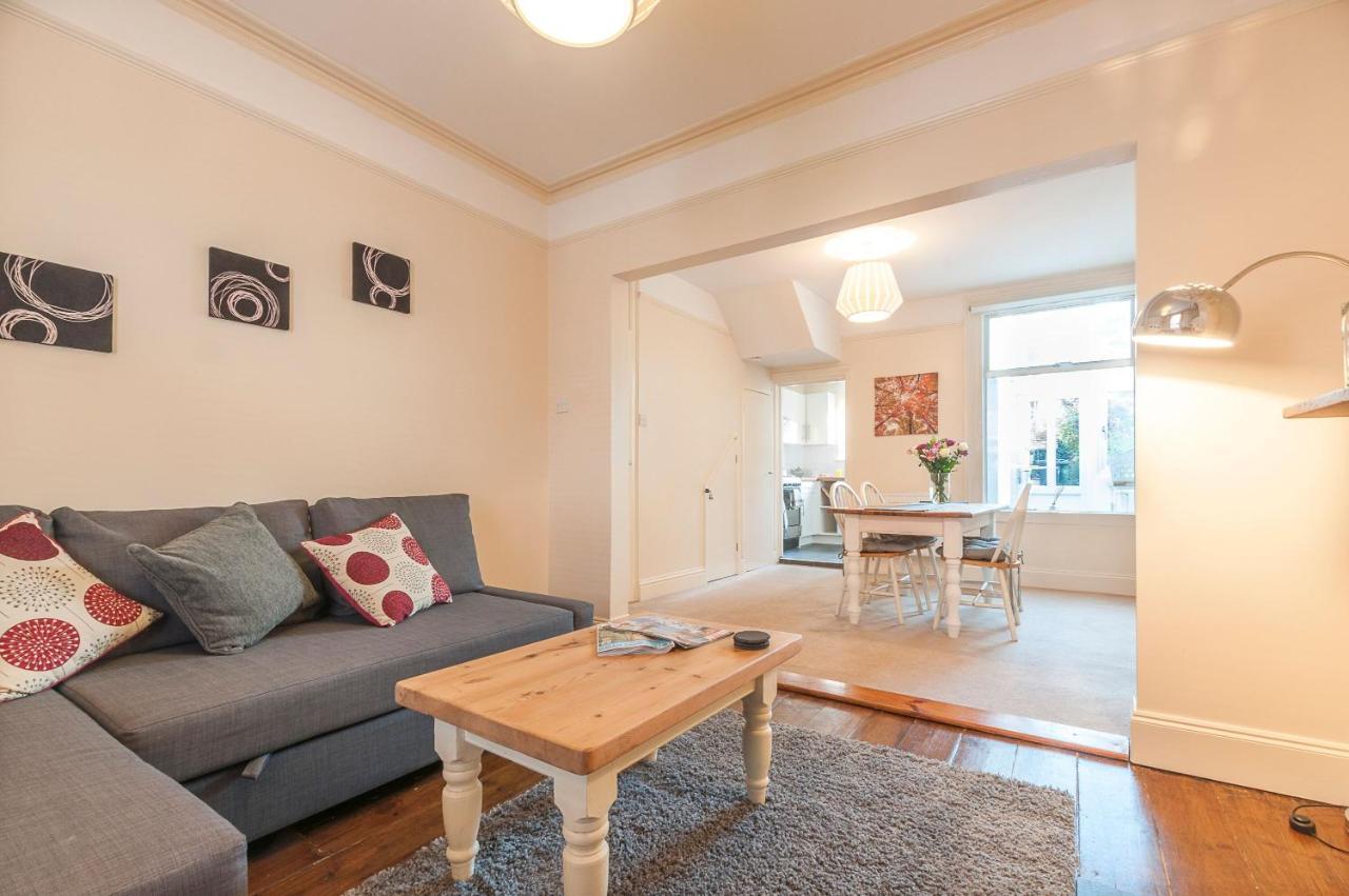 Radford Place - - Patio & Garden - - Chiefs - Uni -wifi *