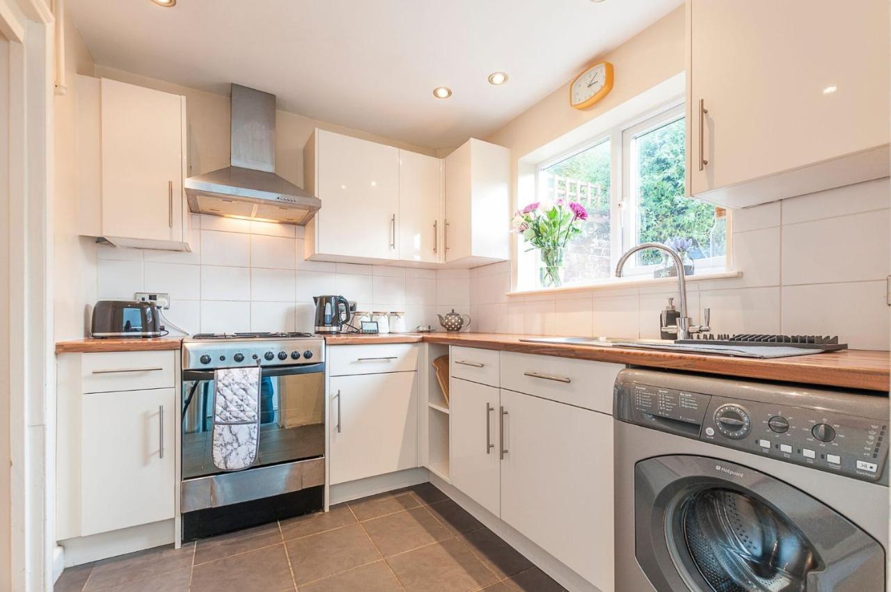 Radford Place - - Patio & Garden - - Chiefs - Uni -wifi *